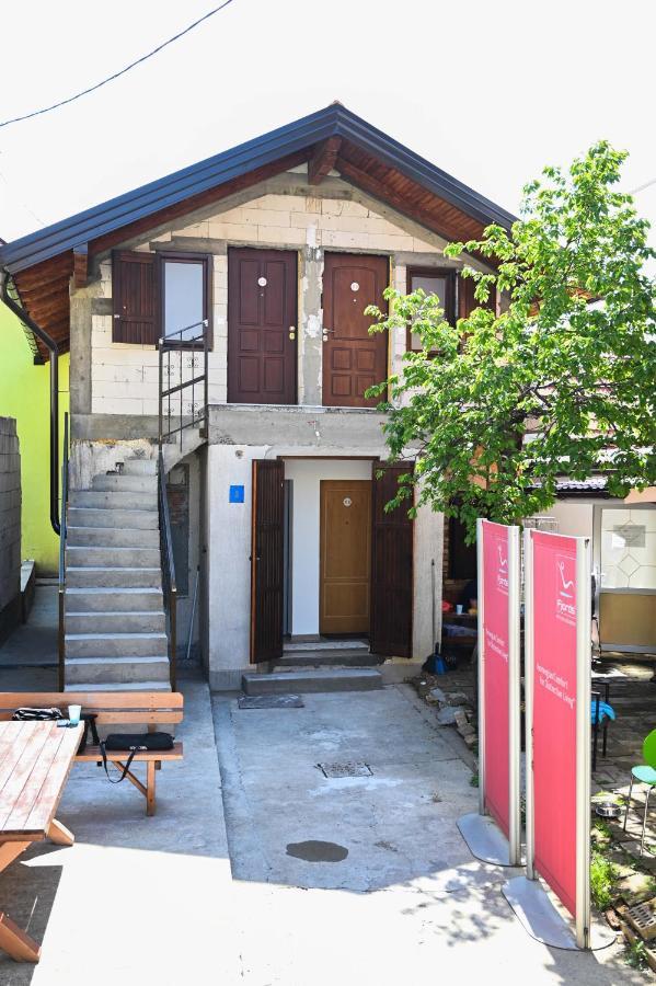 Elem Apartmani Skver トゥズラ エクステリア 写真