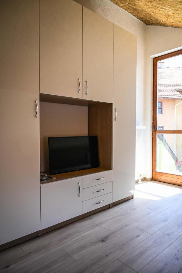 Elem Apartmani Skver トゥズラ エクステリア 写真