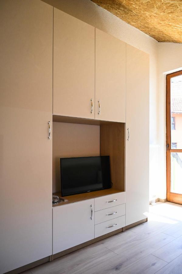 Elem Apartmani Skver トゥズラ エクステリア 写真